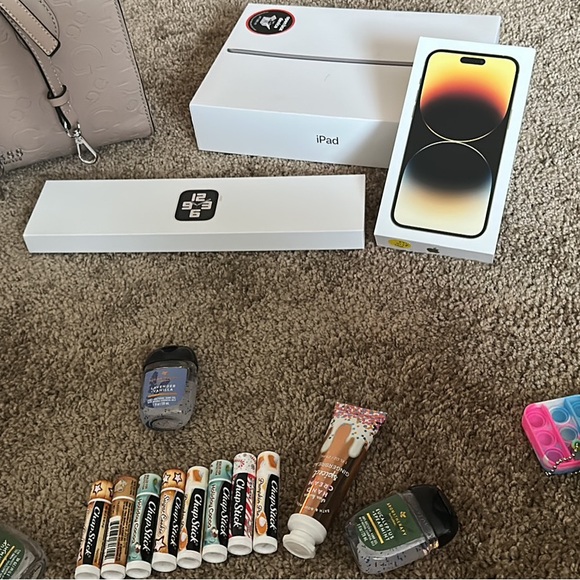 Random items - Picture 3 of 3